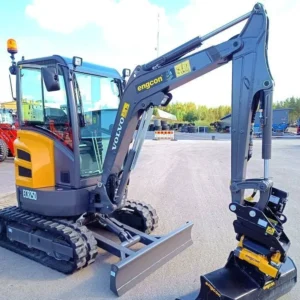 Mini pelle Volvo ECR 25D + engcon+ 3godets