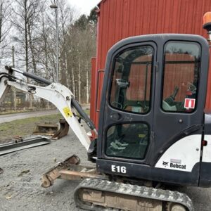 Mini pelle Bobcat E16 avec 4 godets