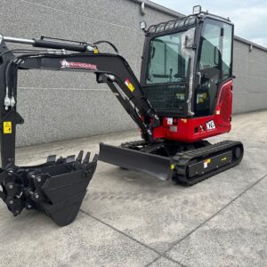 Mini pelle Rhinoceros XN28 avec accessoires
